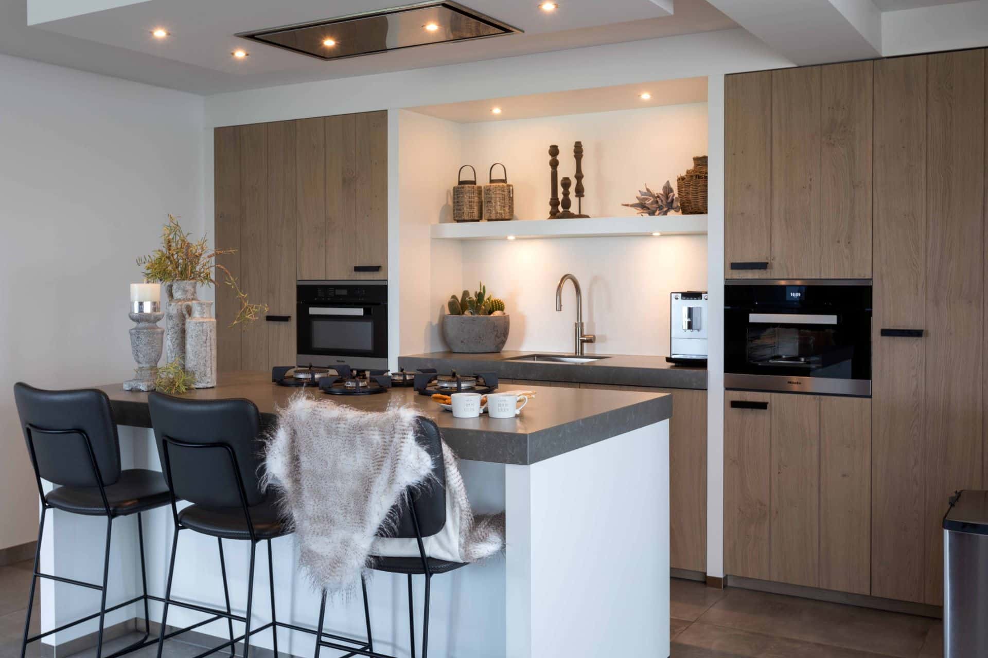 Moderne landelijke luxe keuken 39 met kookeiland