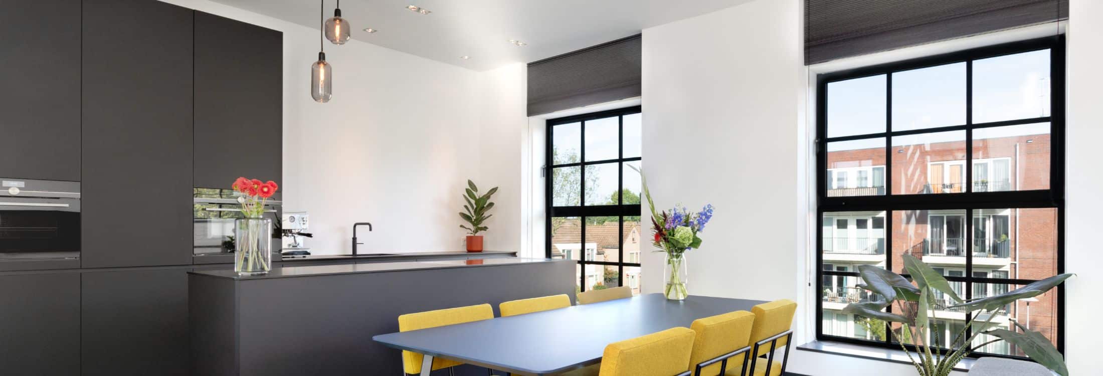 Zwarte fenix keuken 81