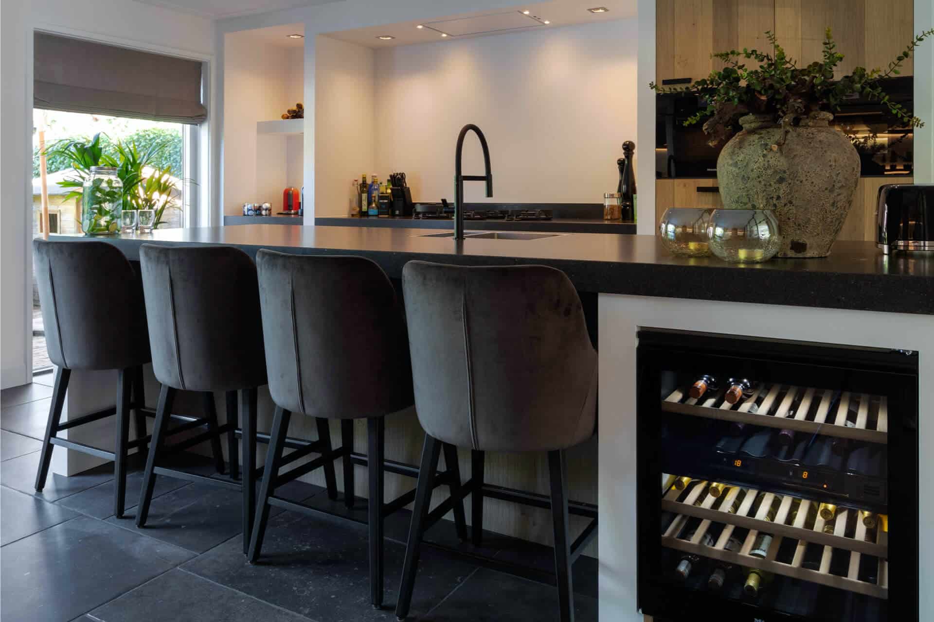 Houten keuken met miele apparatuur