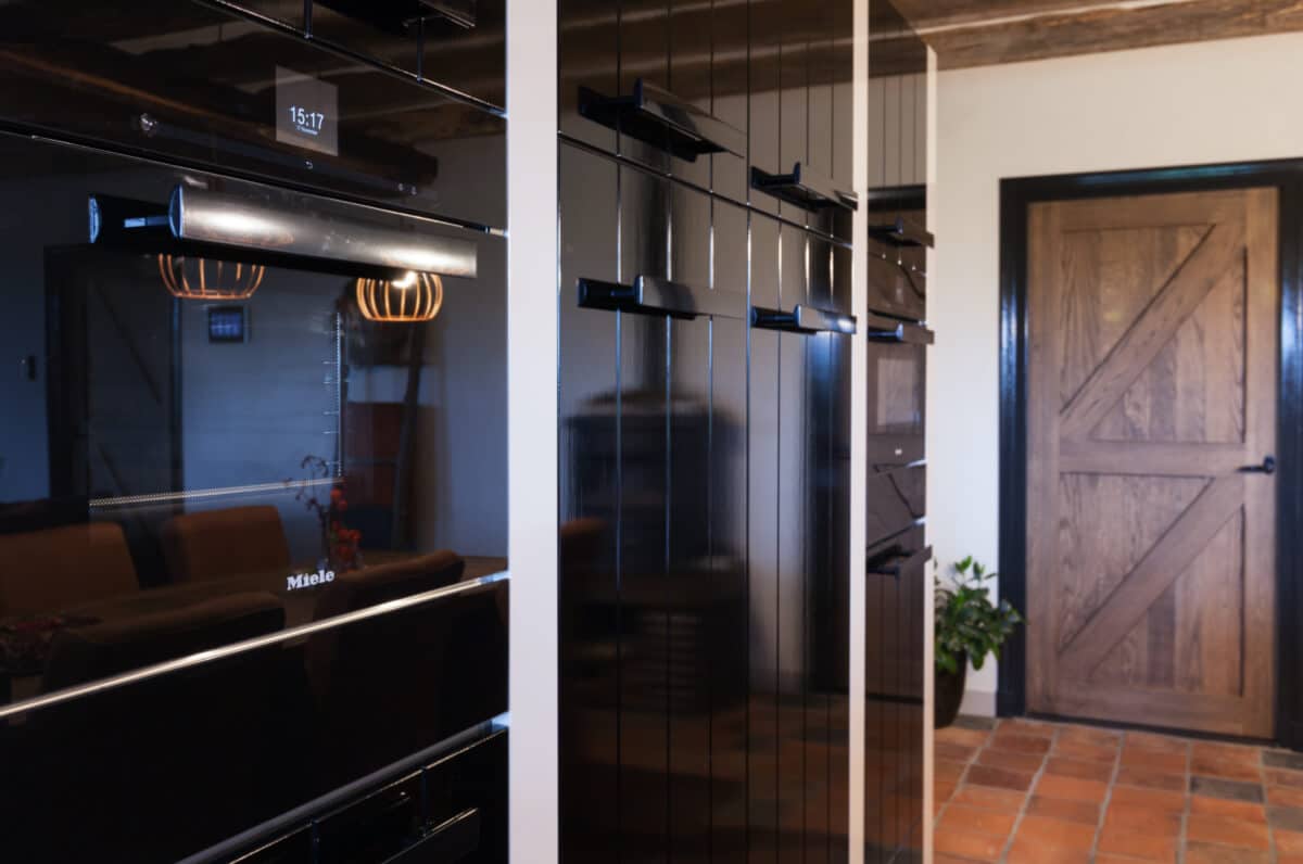 Handgeschilderd zwarte hoogglans keuken