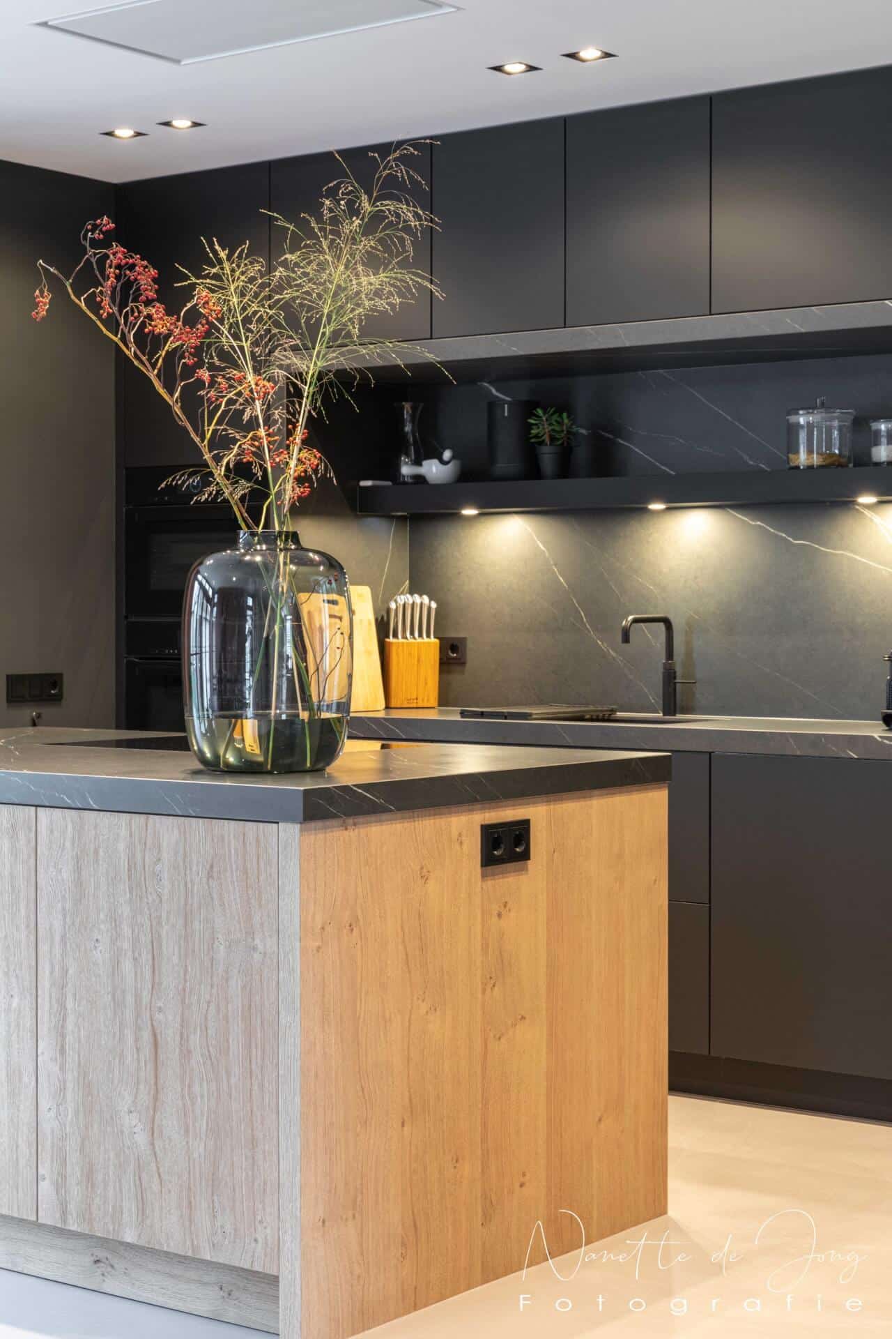 Moderne zwarte fenix keuken 008