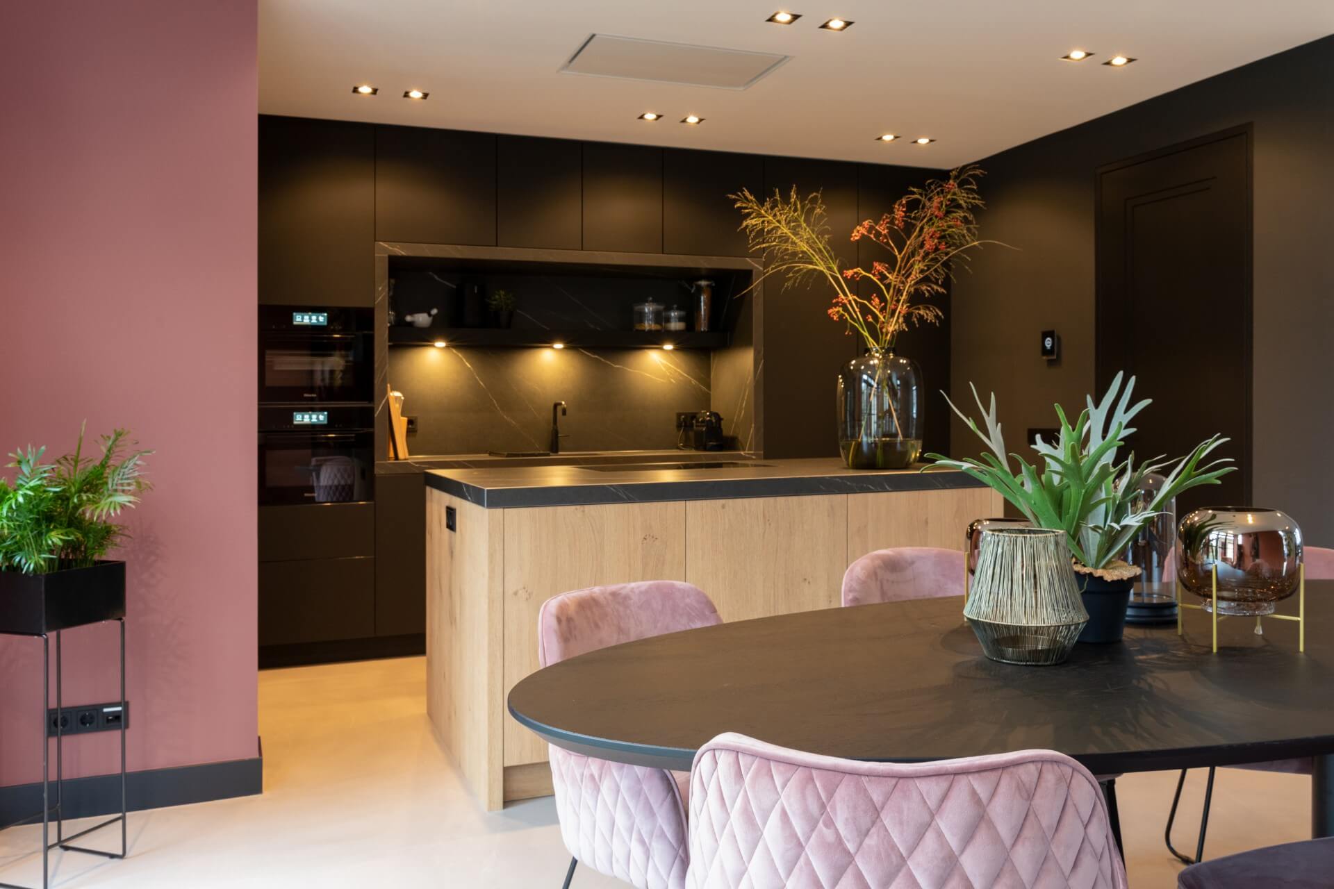 Fenix mat zwarte keuken met Miele apparatuur | Barneveld