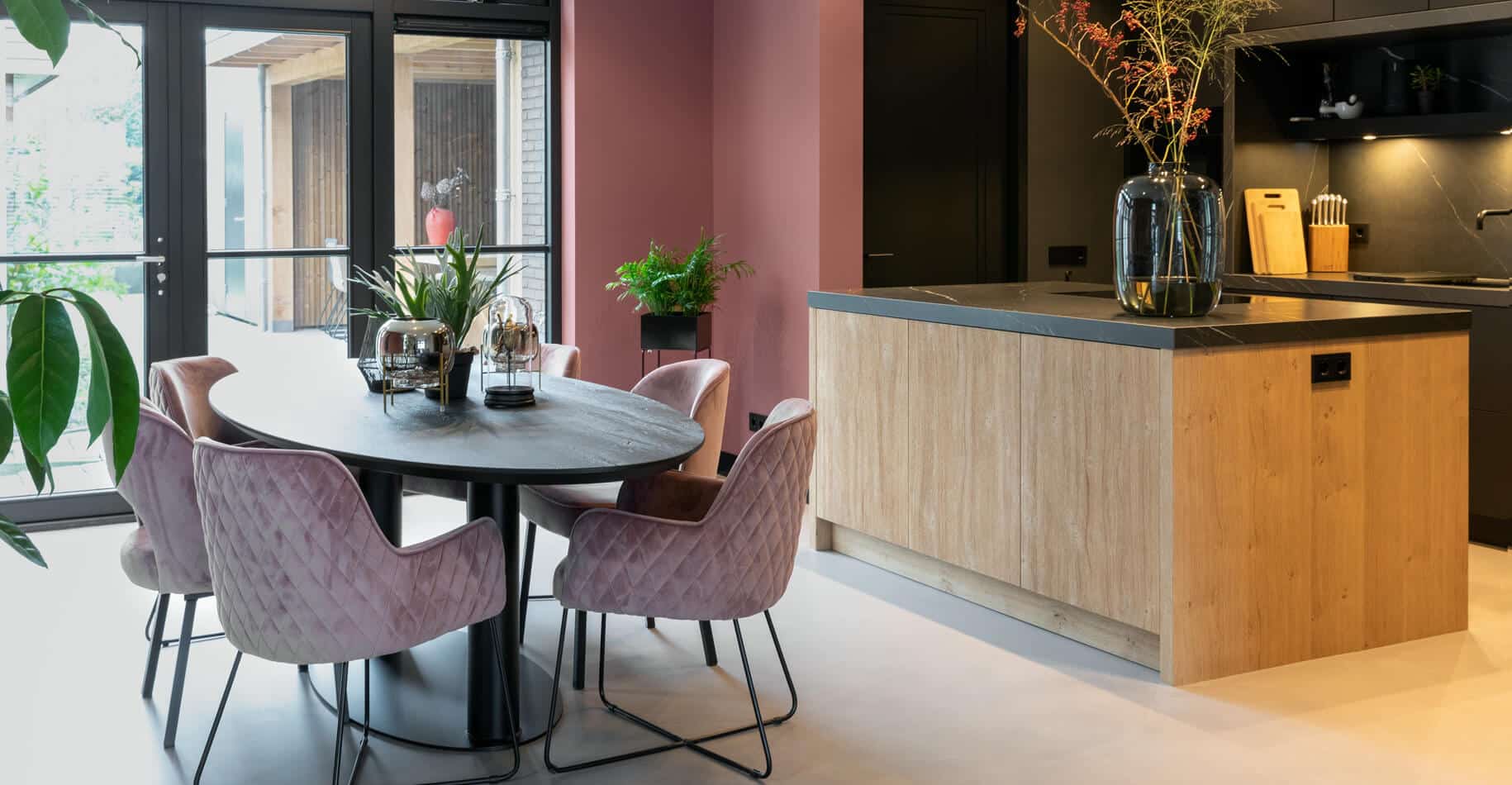 Zwarte fenix keuken eiken