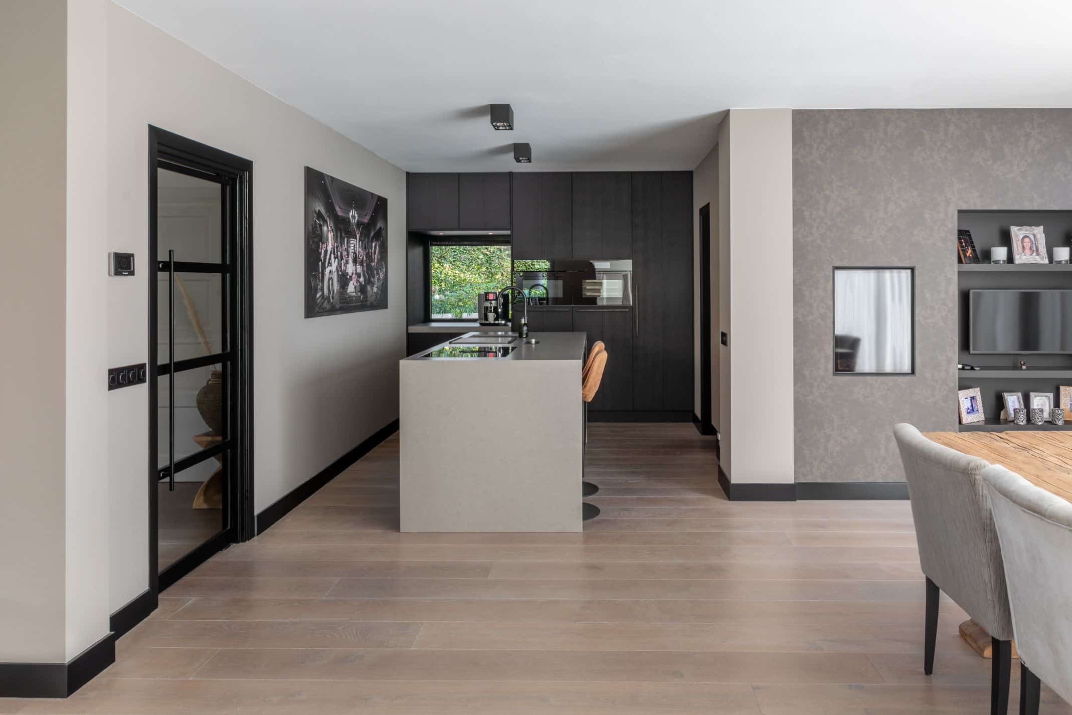 Monochrome design keuken | Voorthuizen