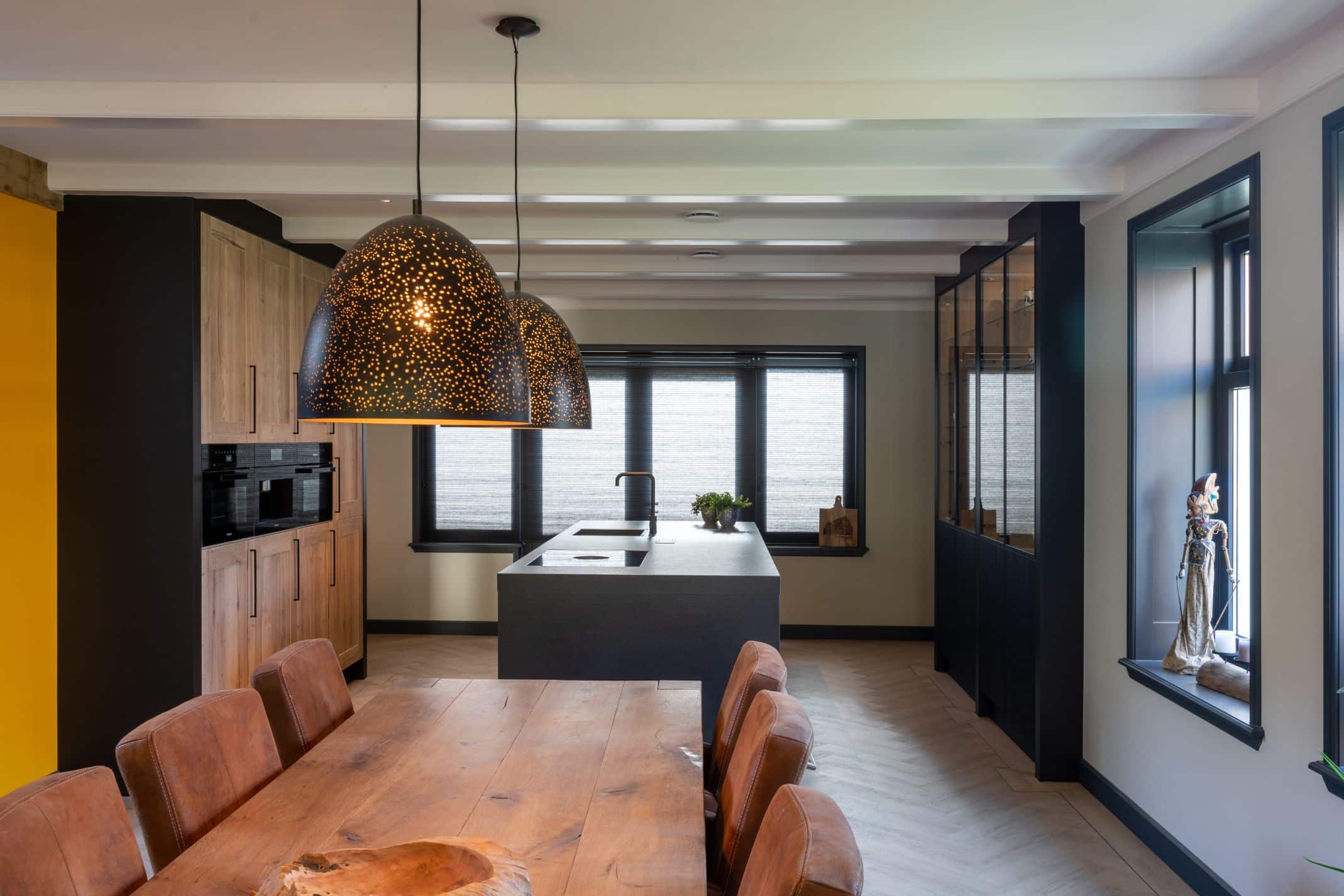 Zwarte houten keuken | Friesland