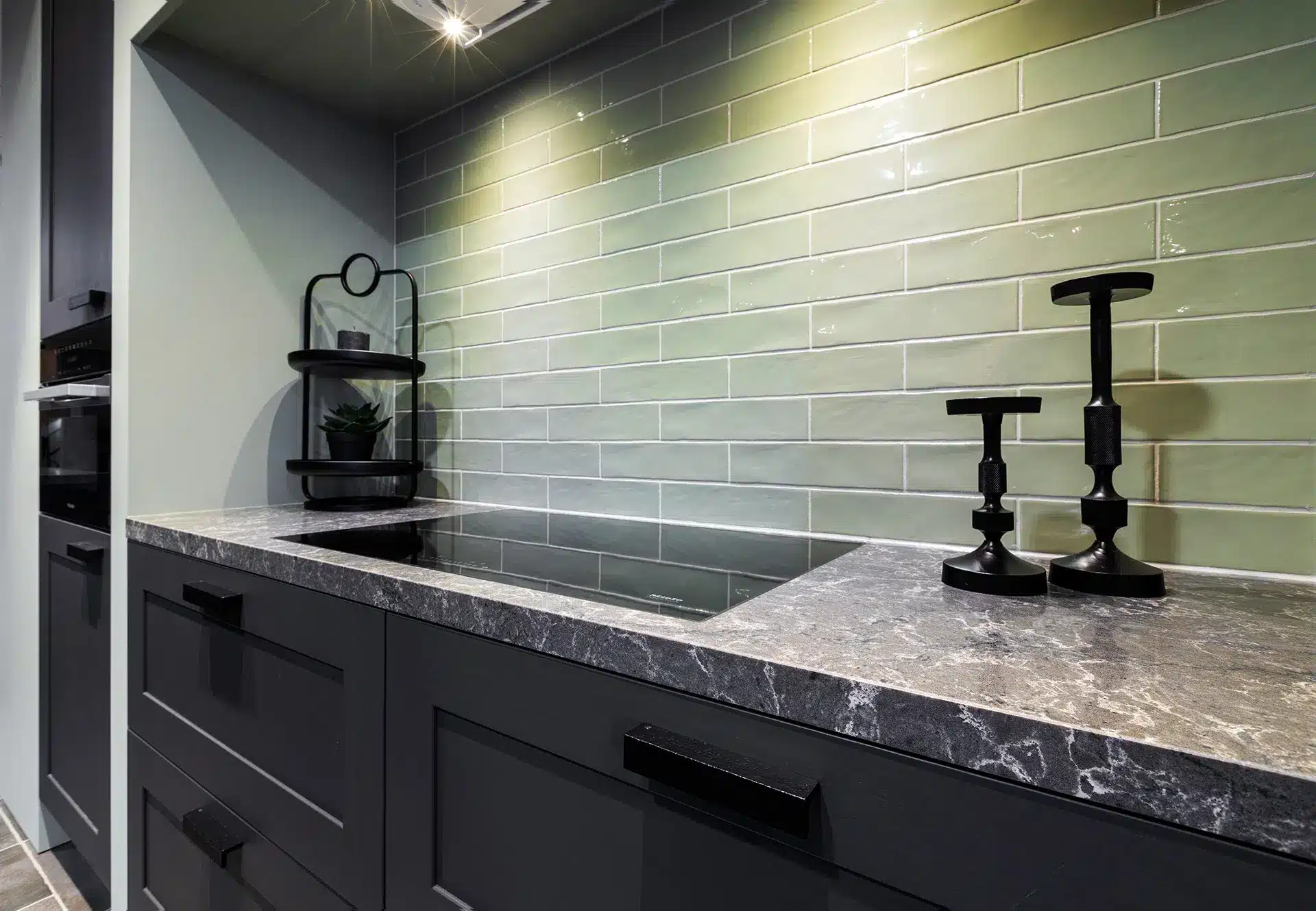 groene keuken Groene tegelmuur keuken Van Ginkel Keukens