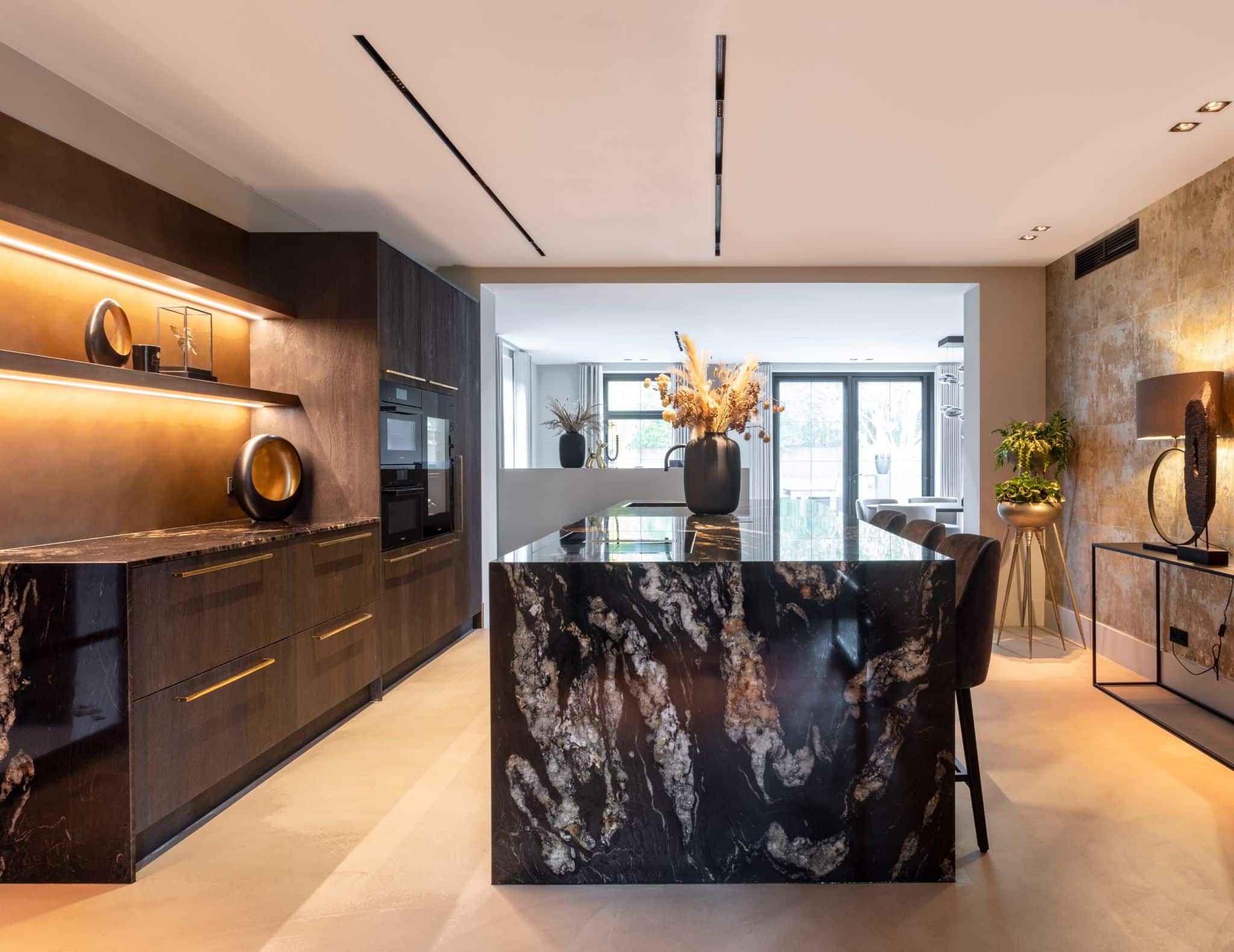 Luxe hotel chique keuken in warme tinten 6