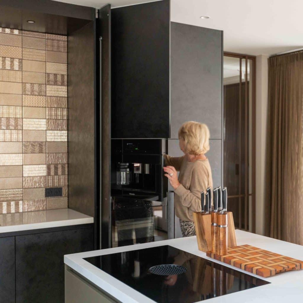 Bora X Pure kookplaat met geïntegreerde afzuiging in luxe keuken met kookeiland in Ede Bora X Pure kookplaat met geïntegreerde afzuiging in luxe keuken met kookeiland in Ede