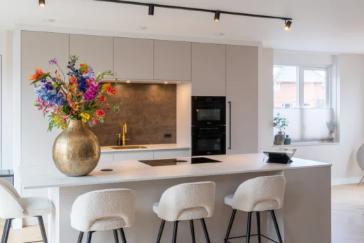 Van Ginkel Keukens beige keuken nieuwbouwwoning mobiel