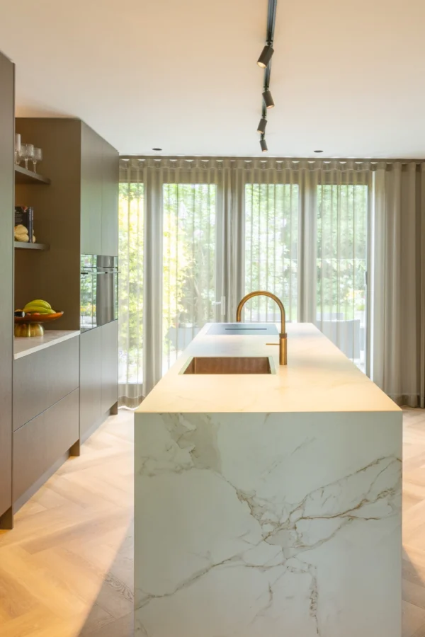 Van Ginkel Keukens marmer keuken nieuwbouwwoning desktop