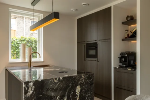 Van Ginkel Keukens schiereiland nieuwbouwwoning mobiel