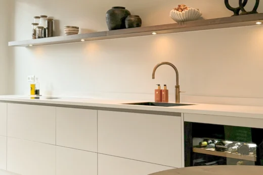 Van Ginkel Keukens witte keuken nieuwbouwwoning mobiel