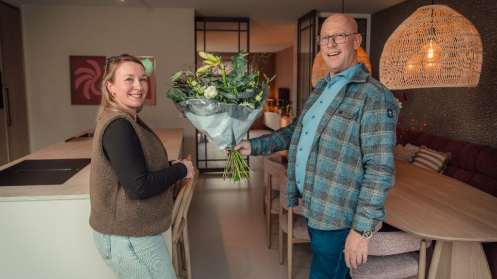 Warmroze leefkeuken met een vleugje Japandi13