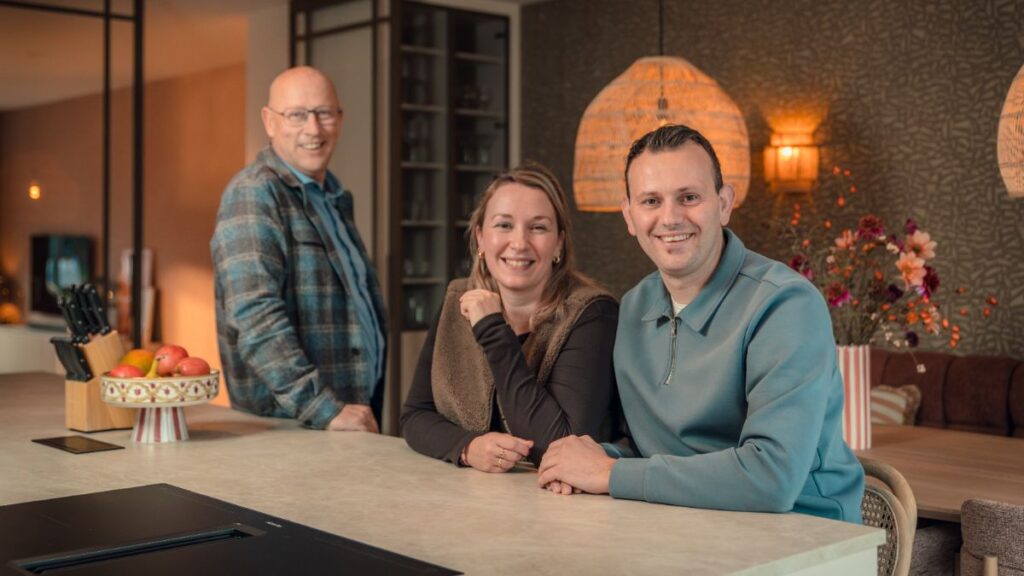 Warmroze leefkeuken met een vleugje Japandi24