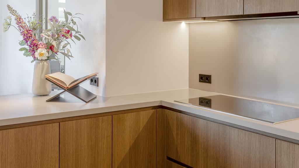 warme keuken van walnoothout sfeer