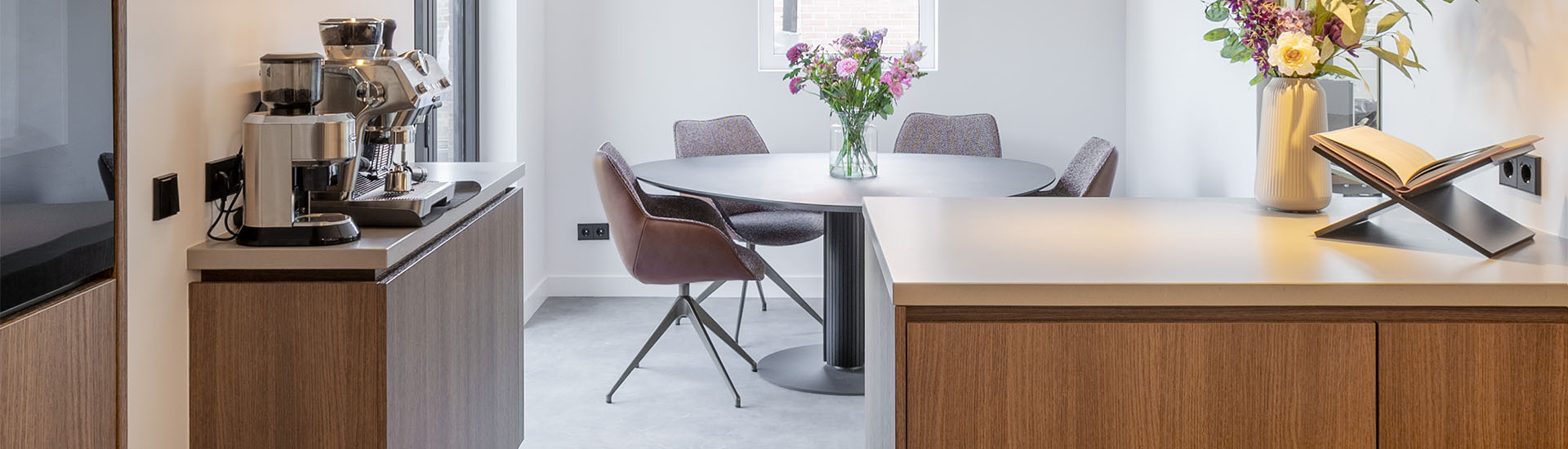 warme keuken van walnoothout